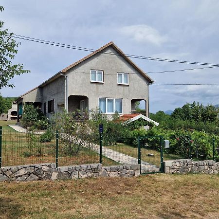 Apartman Lana Kijevo Exteriör bild