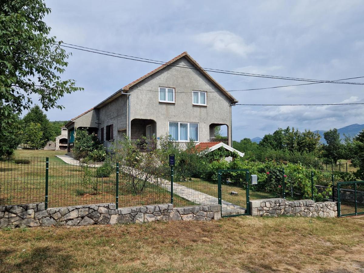 Apartman Lana Kijevo Exteriör bild