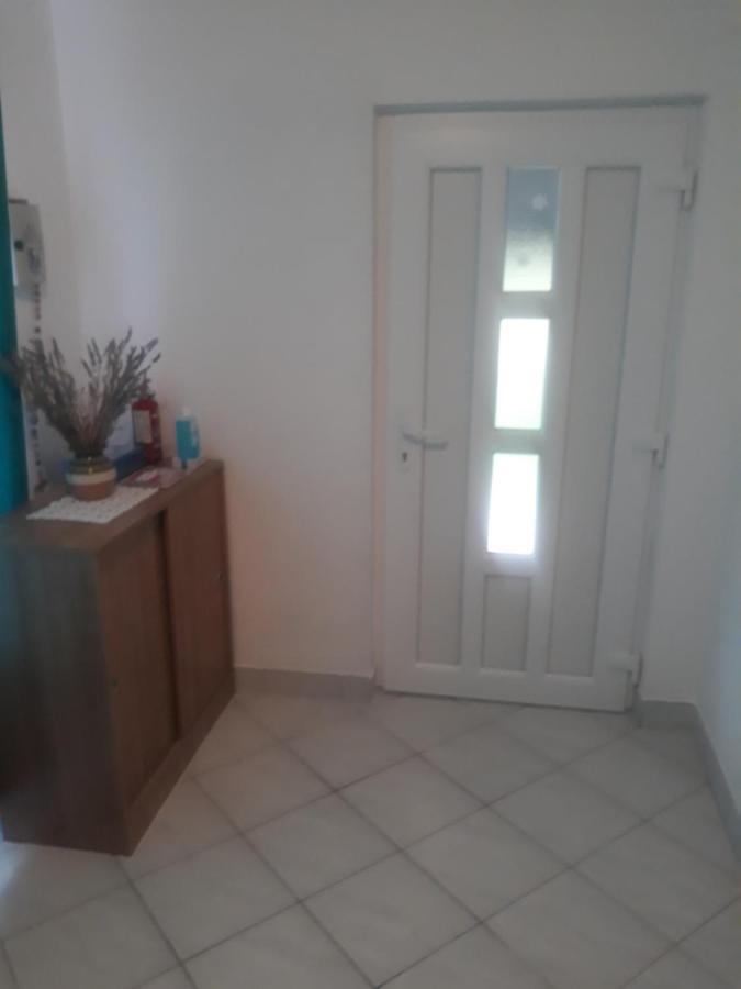 Apartman Lana Kijevo Exteriör bild