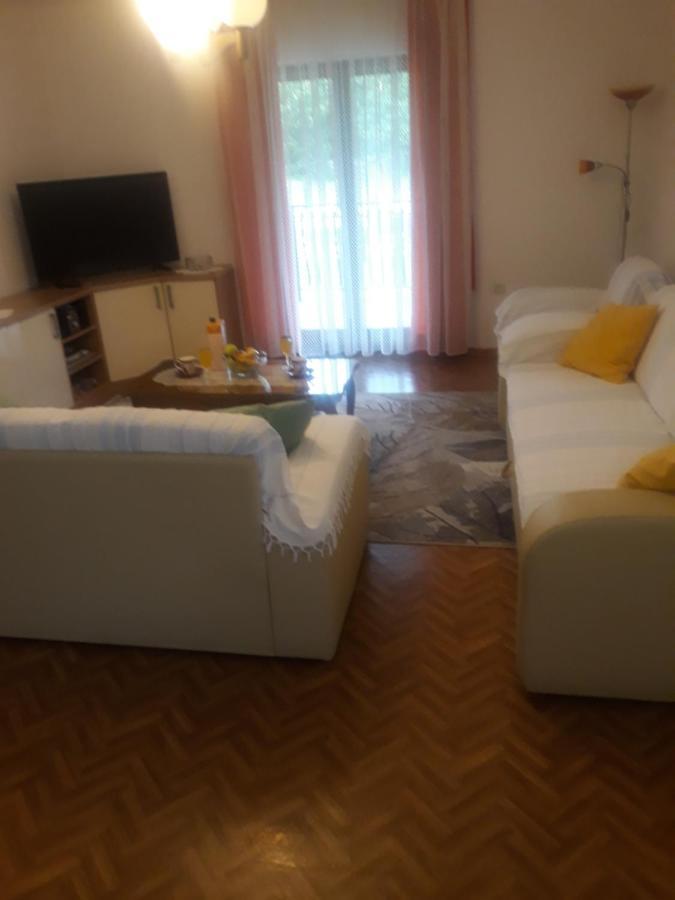 Apartman Lana Kijevo Exteriör bild