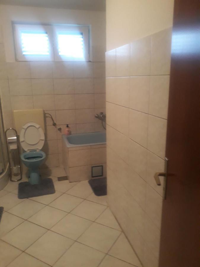 Apartman Lana Kijevo Exteriör bild