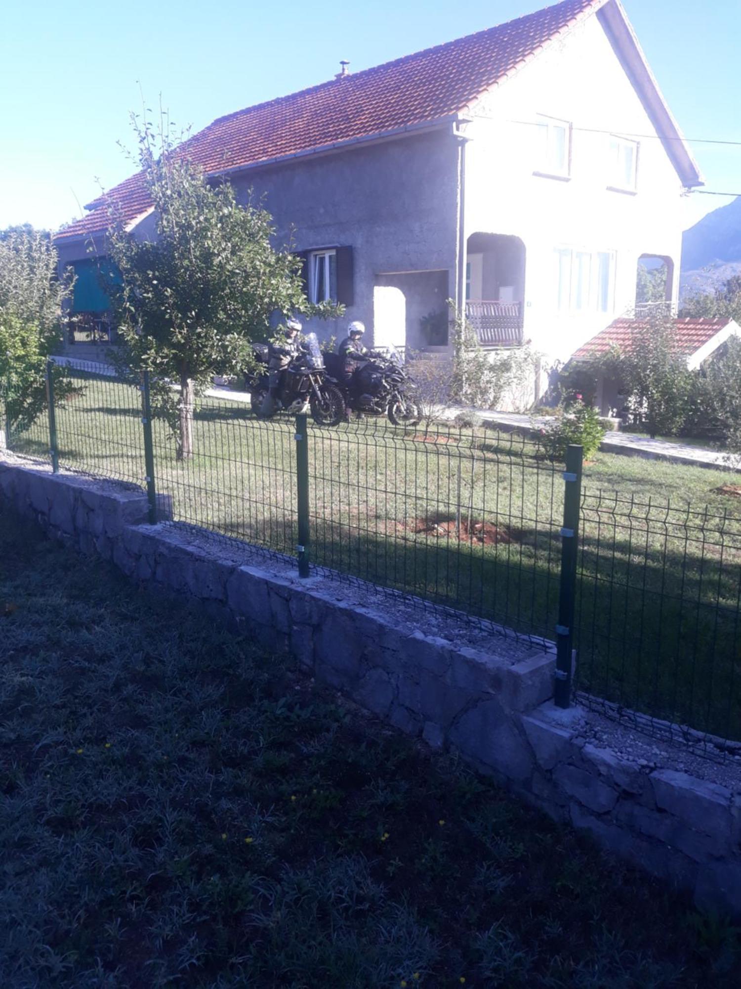 Apartman Lana Kijevo Exteriör bild
