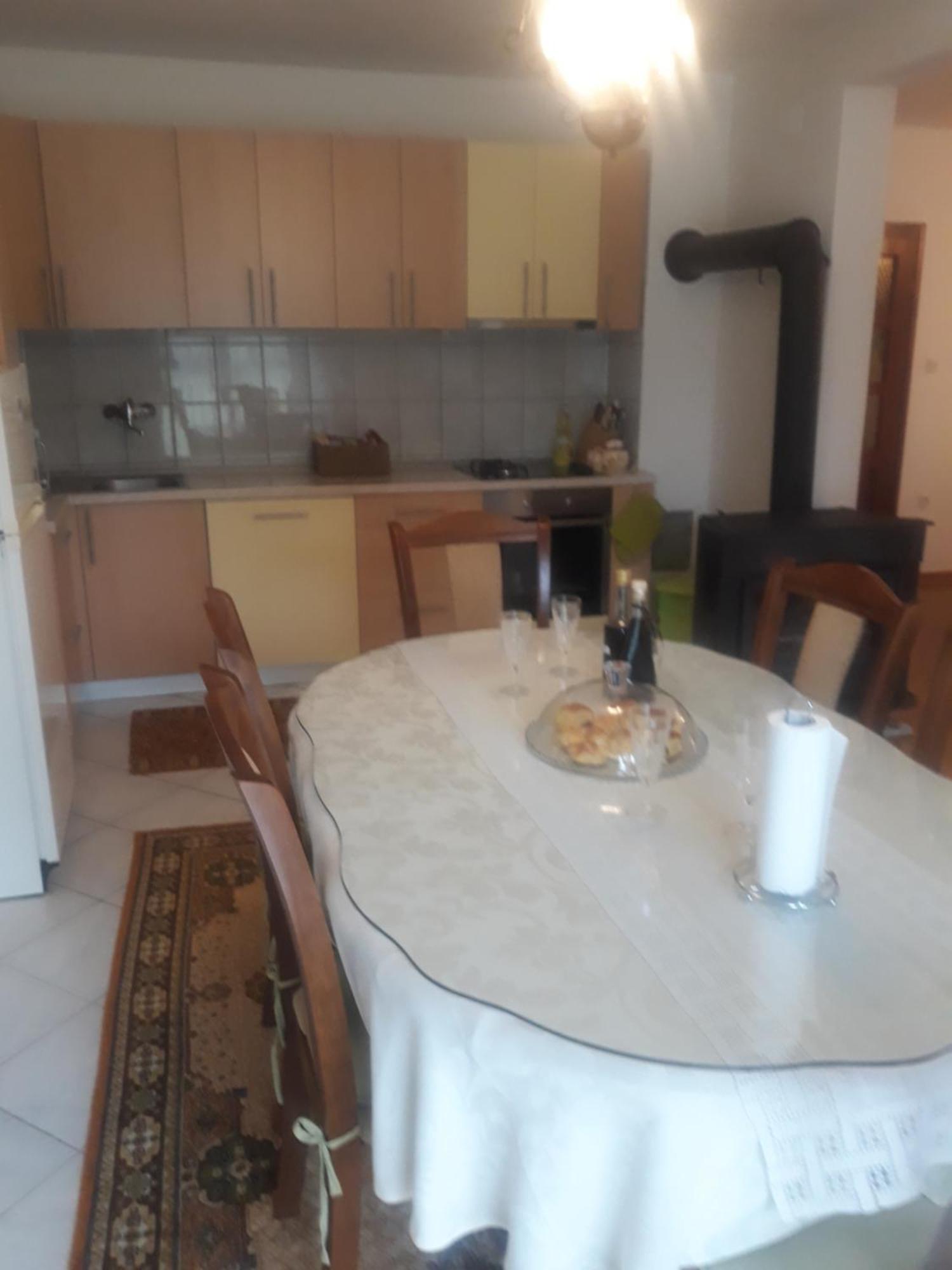 Apartman Lana Kijevo Exteriör bild