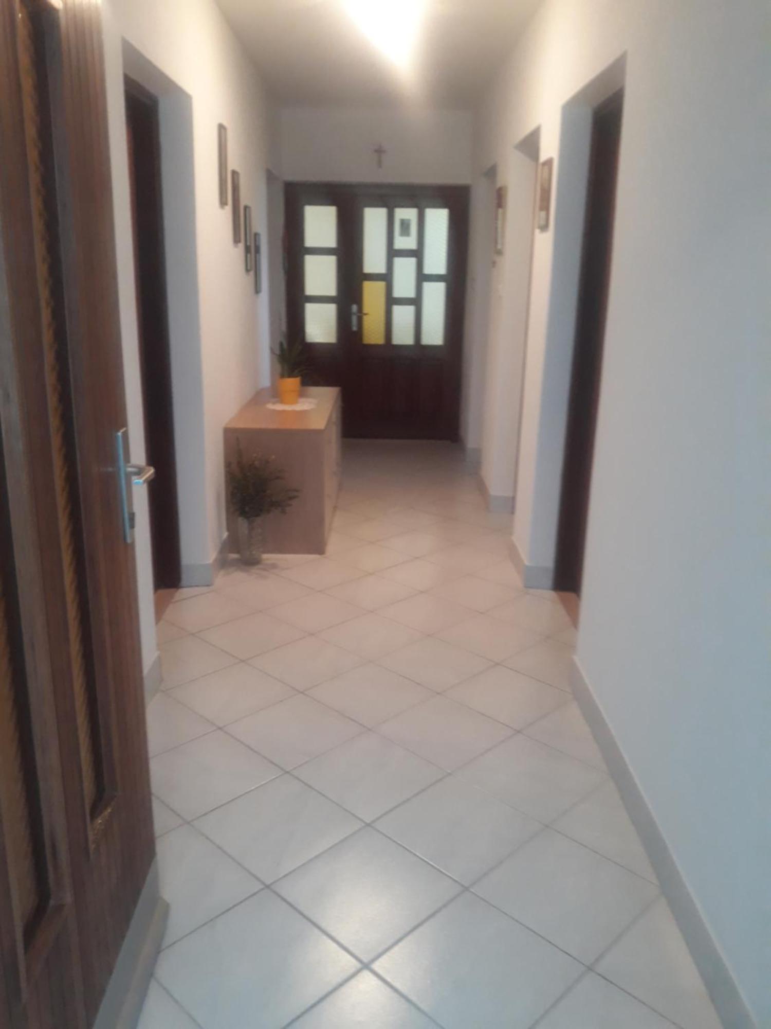 Apartman Lana Kijevo Exteriör bild